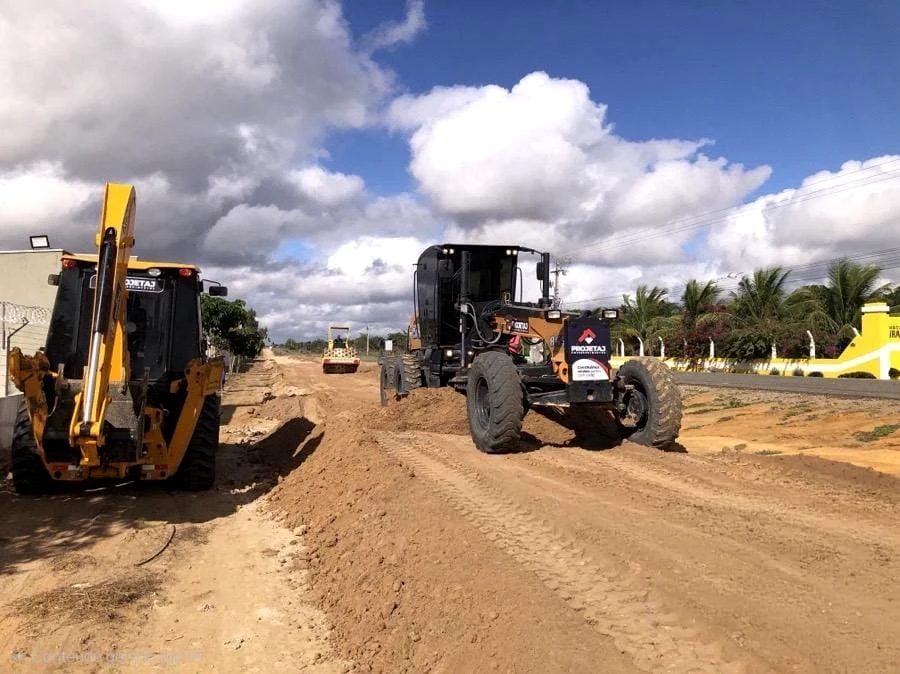 Equipe da PROJETAJ em operação de terraplenagem